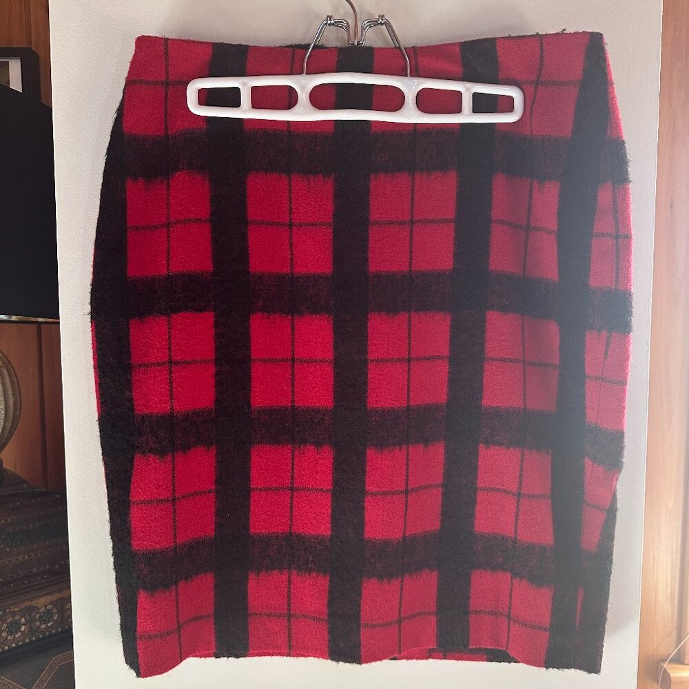 TALBOTS Petite Black and Red Plaid Wool Skirt – 8P 						$6.50